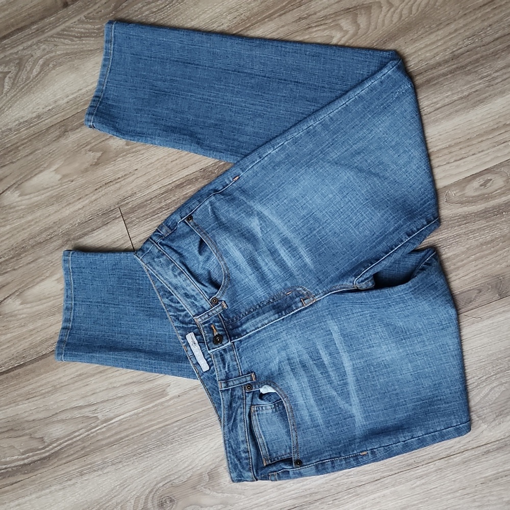 Chico's Platinum 0.5 Distressed Denim Mid-Rise Straight Leg Blue Jeans Women's 6
